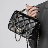 Metal chain diamond grid handbag
